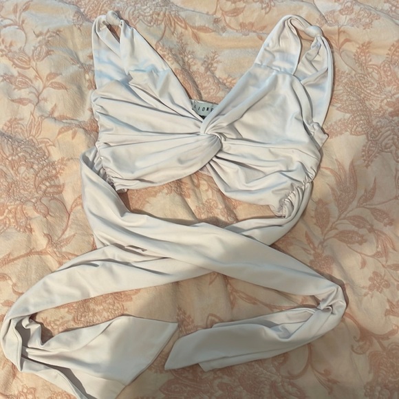 Princess polly white wrap top - Picture 2 of 3